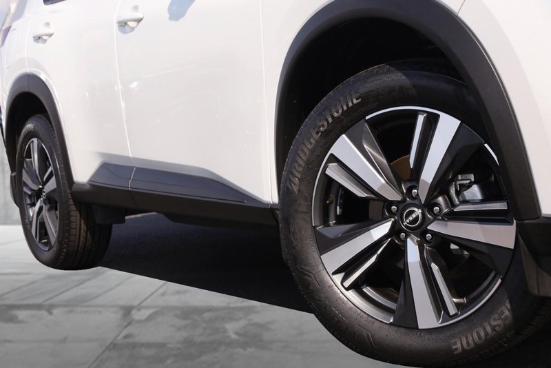 Nissan Rogue Vehicle Image 03