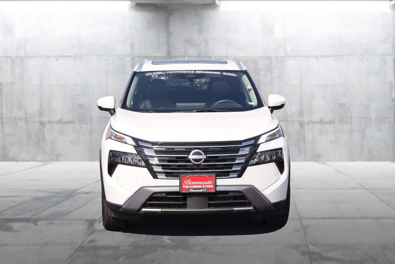 Nissan Rogue Vehicle Image 04