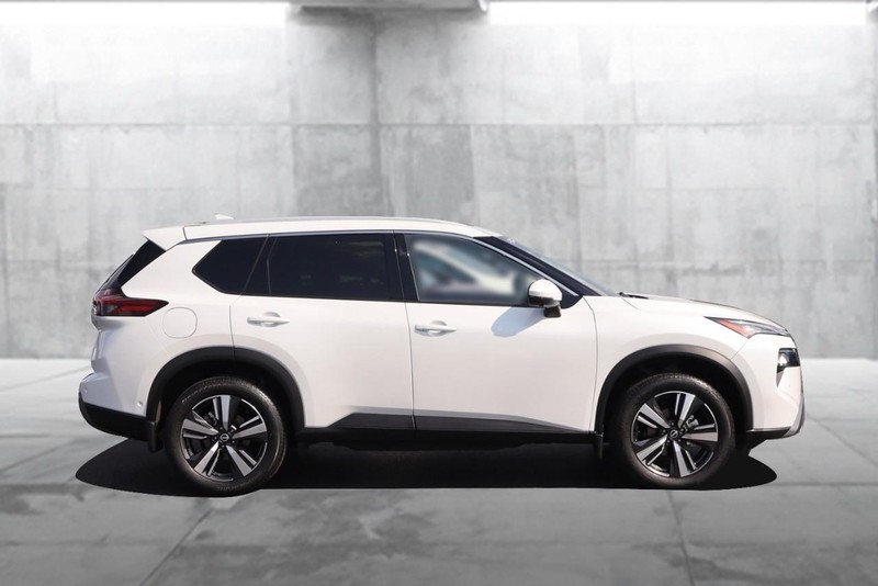 Nissan Rogue Vehicle Image 05