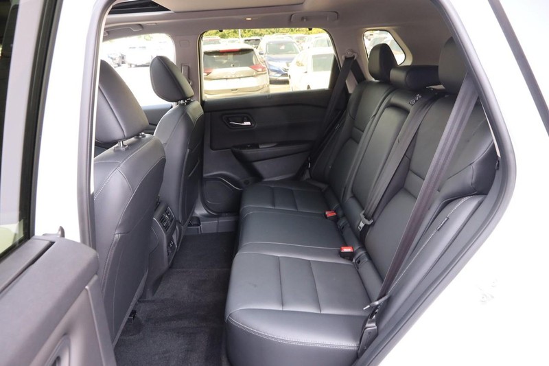 Nissan Rogue Vehicle Image 11