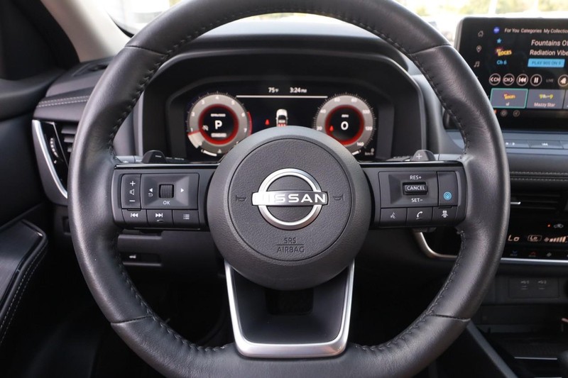 Nissan Rogue Vehicle Image 12