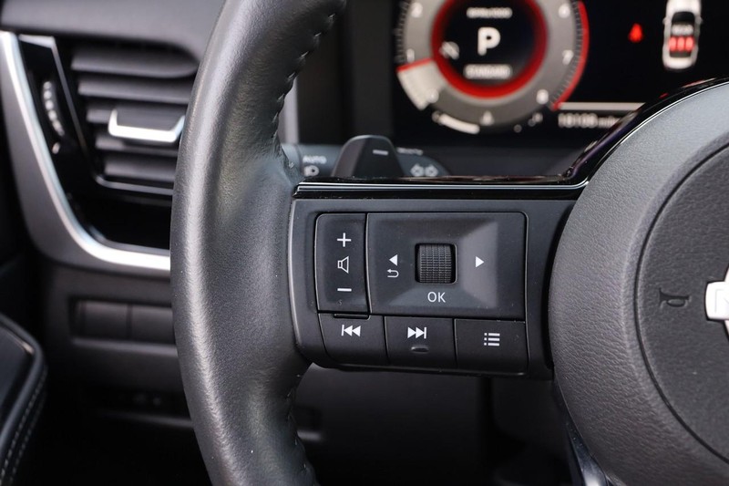 Nissan Rogue Vehicle Image 13