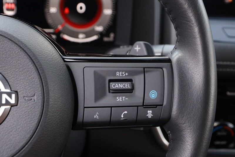 Nissan Rogue Vehicle Image 14