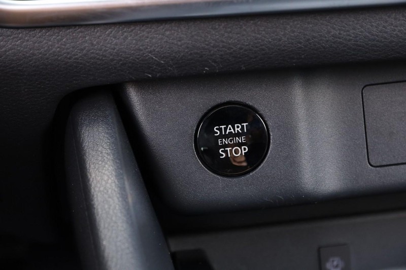 Nissan Rogue Vehicle Image 16