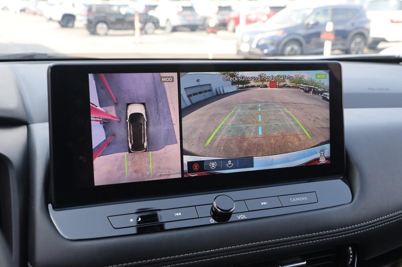 Nissan Rogue Vehicle Image 18