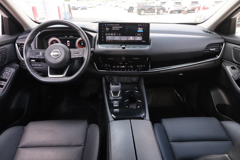 Nissan Rogue Vehicle Image 22