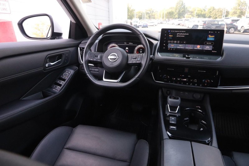 Nissan Rogue Vehicle Image 23