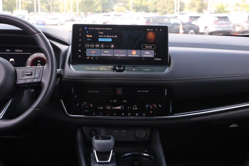 Nissan Rogue Vehicle Image 25