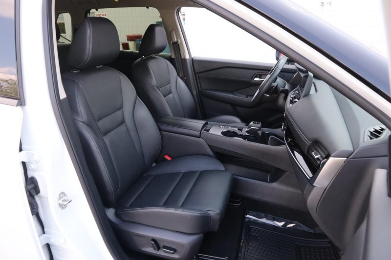 Nissan Rogue Vehicle Image 27