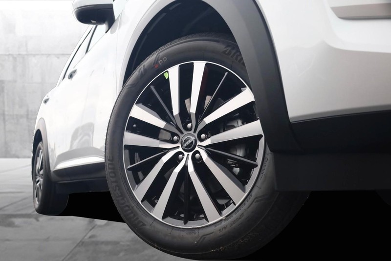 Nissan Pathfinder Vehicle Image 03