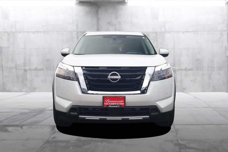 Nissan Pathfinder Vehicle Image 04