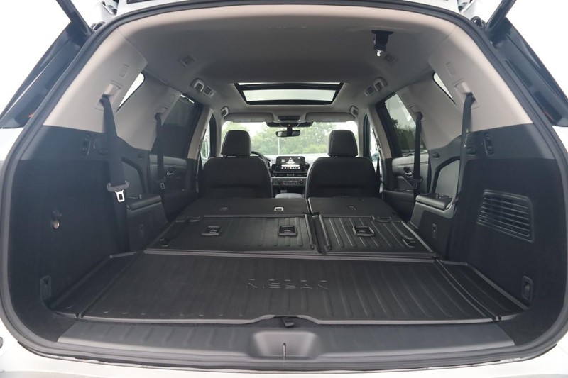 Nissan Pathfinder Vehicle Image 09