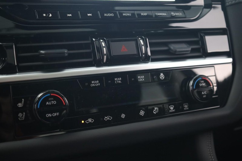 Nissan Pathfinder Vehicle Image 18