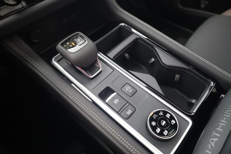 Nissan Pathfinder Vehicle Image 20