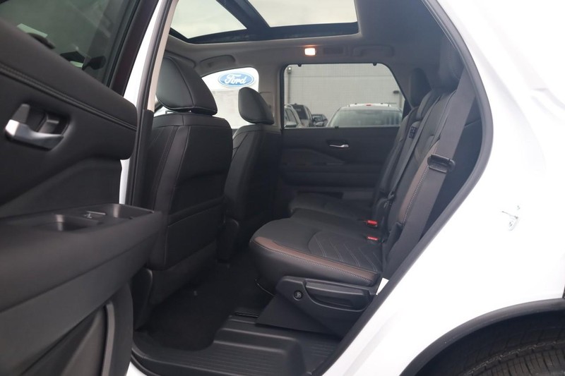 Nissan Pathfinder Vehicle Image 25