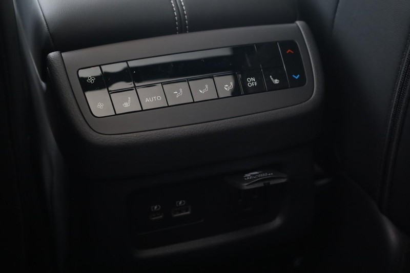 Nissan Pathfinder Vehicle Image 26