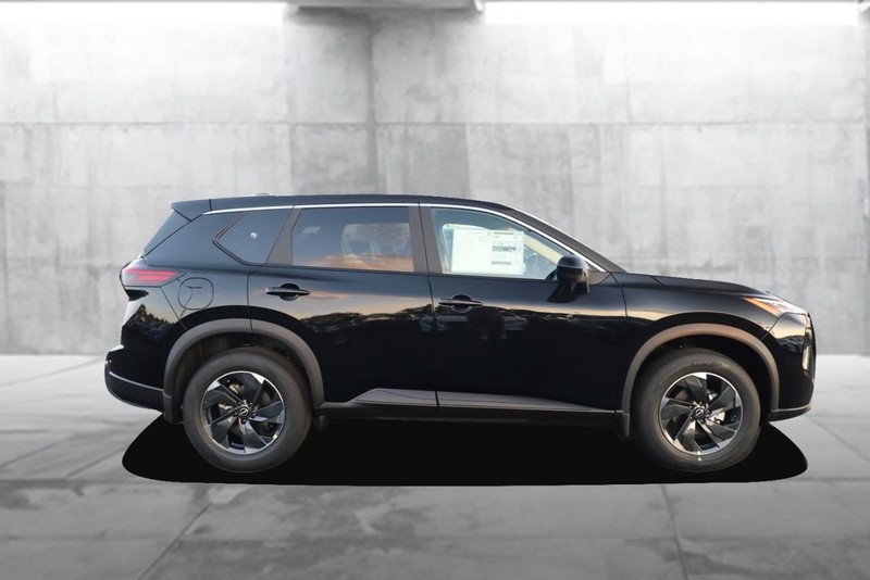 Nissan Rogue Vehicle Image 05