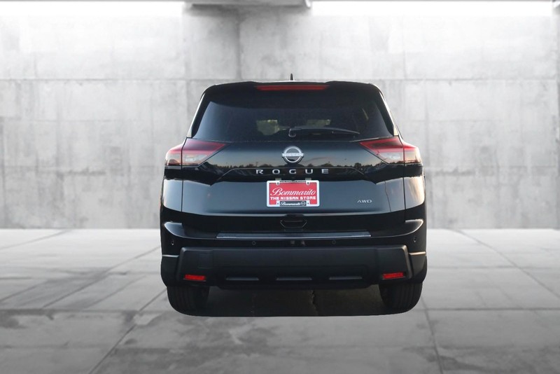 Nissan Rogue Vehicle Image 06