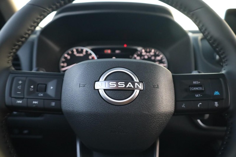 Nissan Rogue Vehicle Image 09