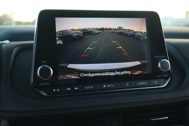 Nissan Rogue Vehicle Image 12