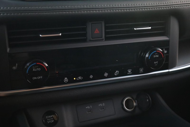 Nissan Rogue Vehicle Image 13