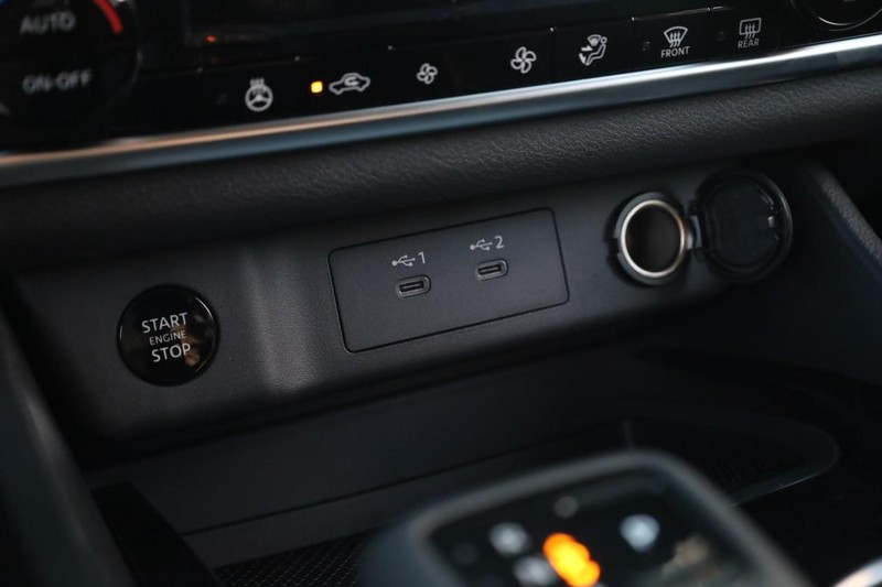 Nissan Rogue Vehicle Image 14