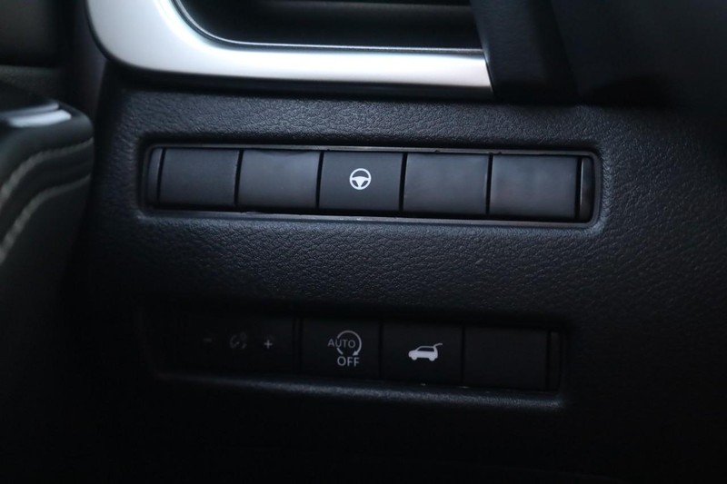 Nissan Rogue Vehicle Image 18