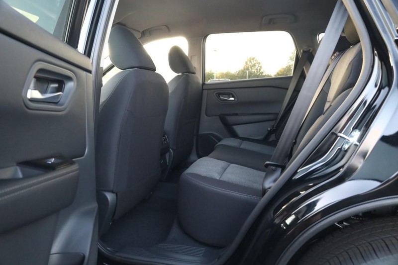 Nissan Rogue Vehicle Image 20