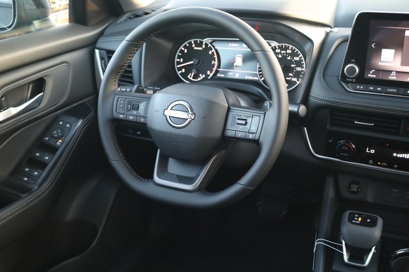 Nissan Rogue Vehicle Image 23