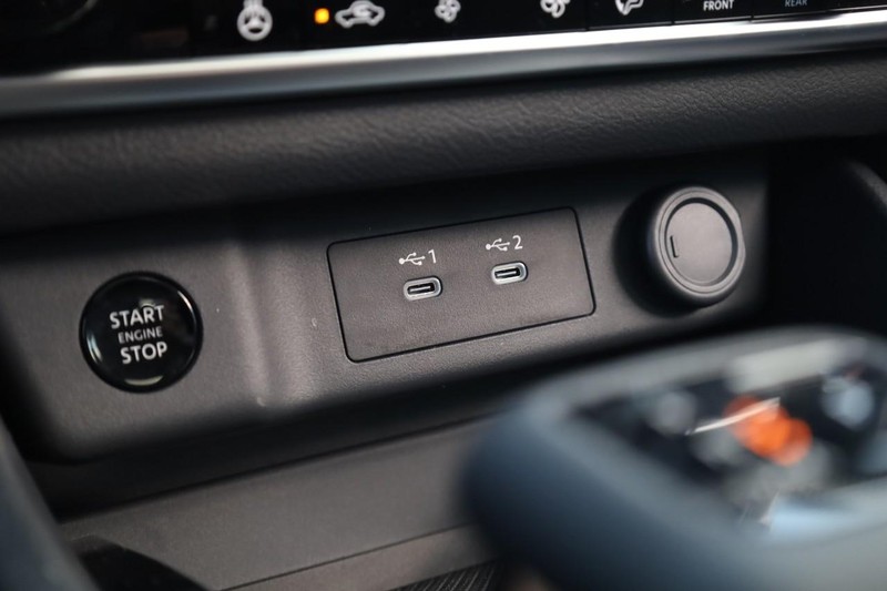 Nissan Rogue Vehicle Image 16