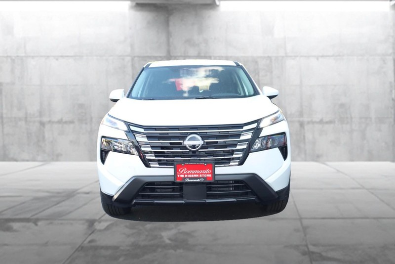 Nissan Rogue Vehicle Image 04