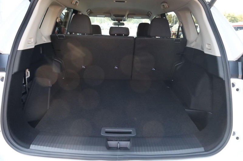 Nissan Rogue Vehicle Image 07