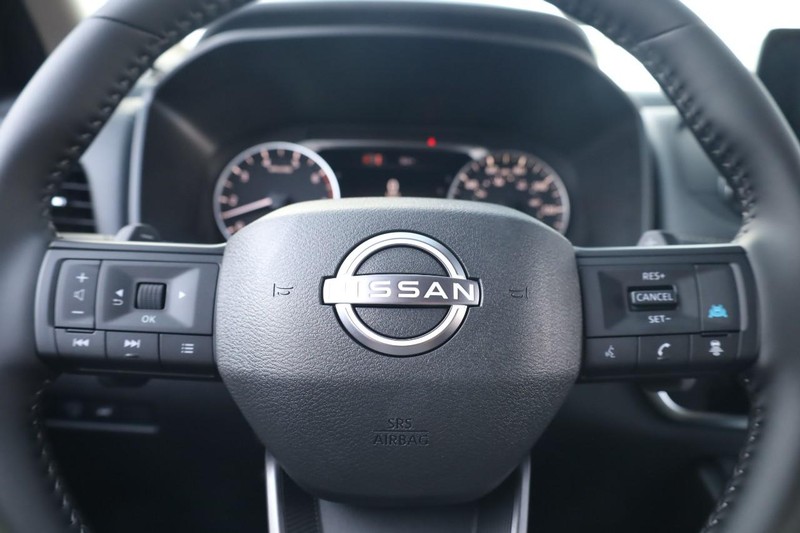 Nissan Rogue Vehicle Image 09