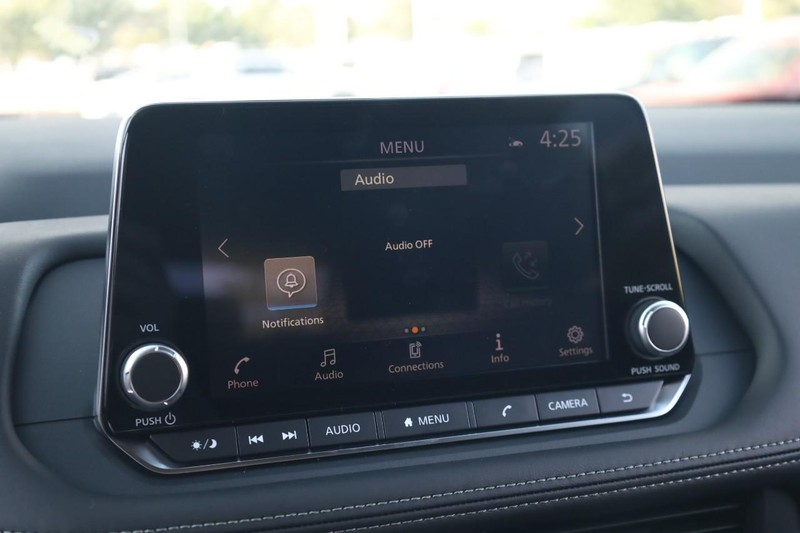 Nissan Rogue Vehicle Image 11