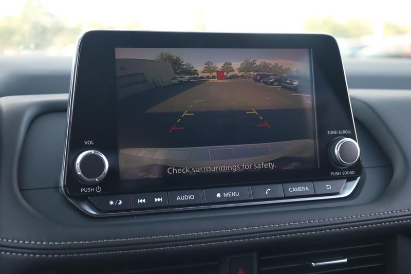 Nissan Rogue Vehicle Image 12