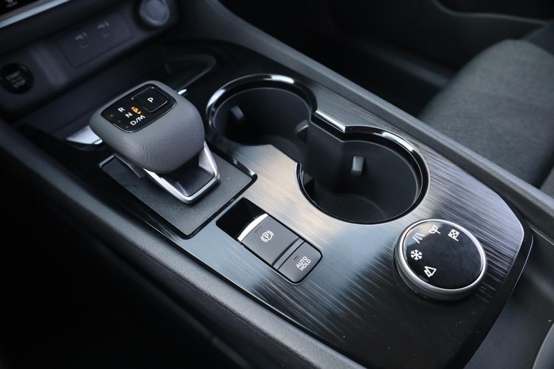 Nissan Rogue Vehicle Image 15