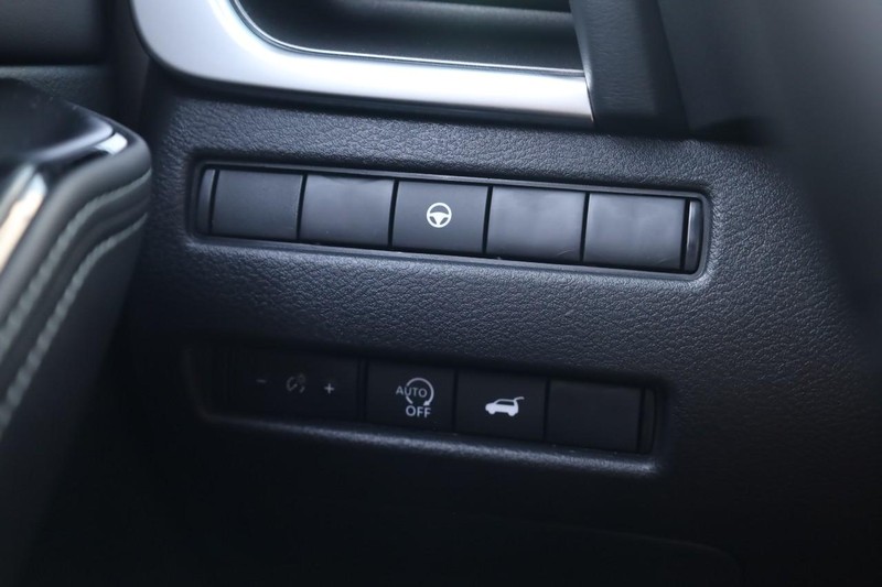 Nissan Rogue Vehicle Image 18