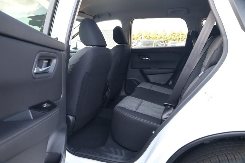Nissan Rogue Vehicle Image 20