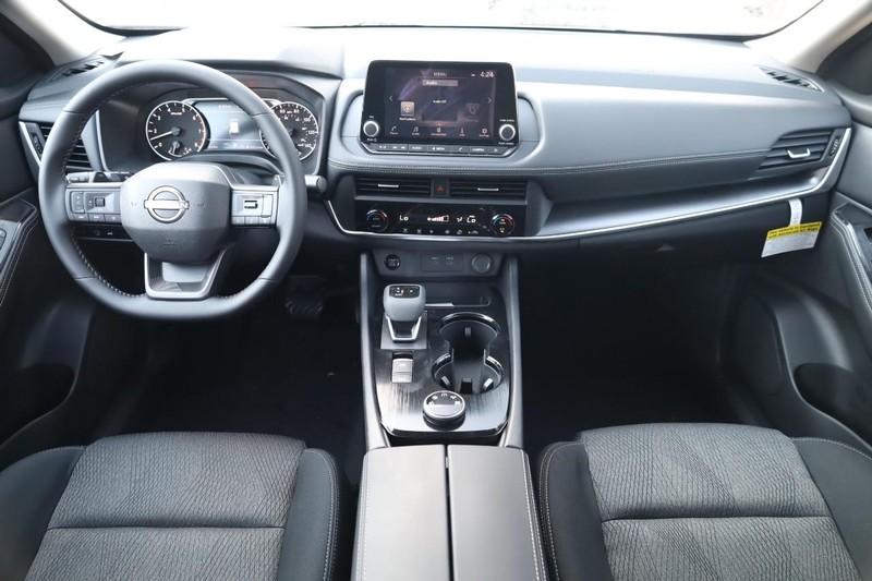 Nissan Rogue Vehicle Image 22