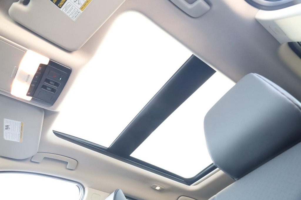 Nissan Rogue Vehicle Image 08