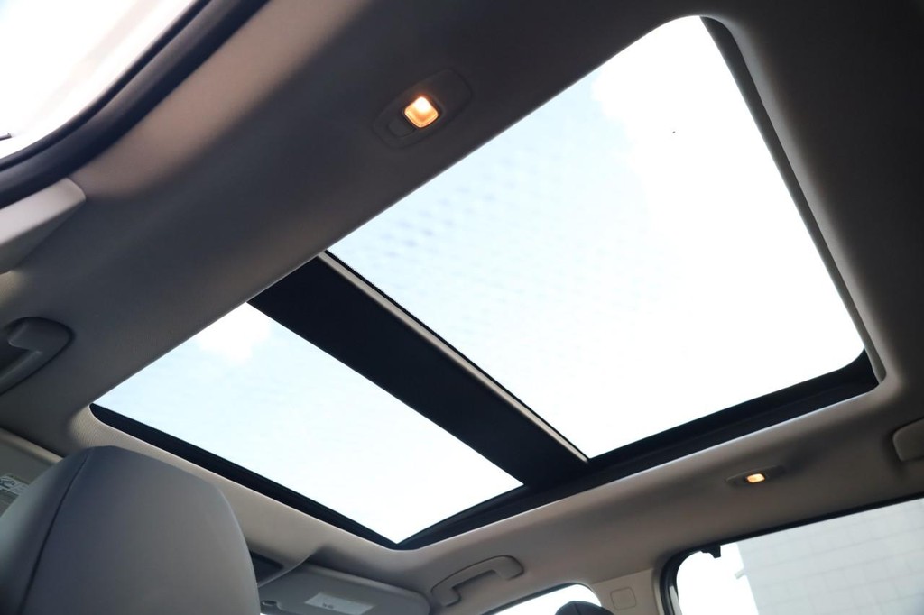 Nissan Rogue Vehicle Image 09