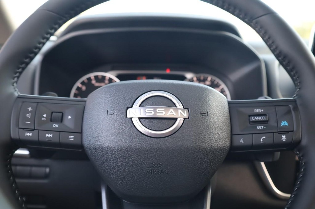 Nissan Rogue Vehicle Image 11