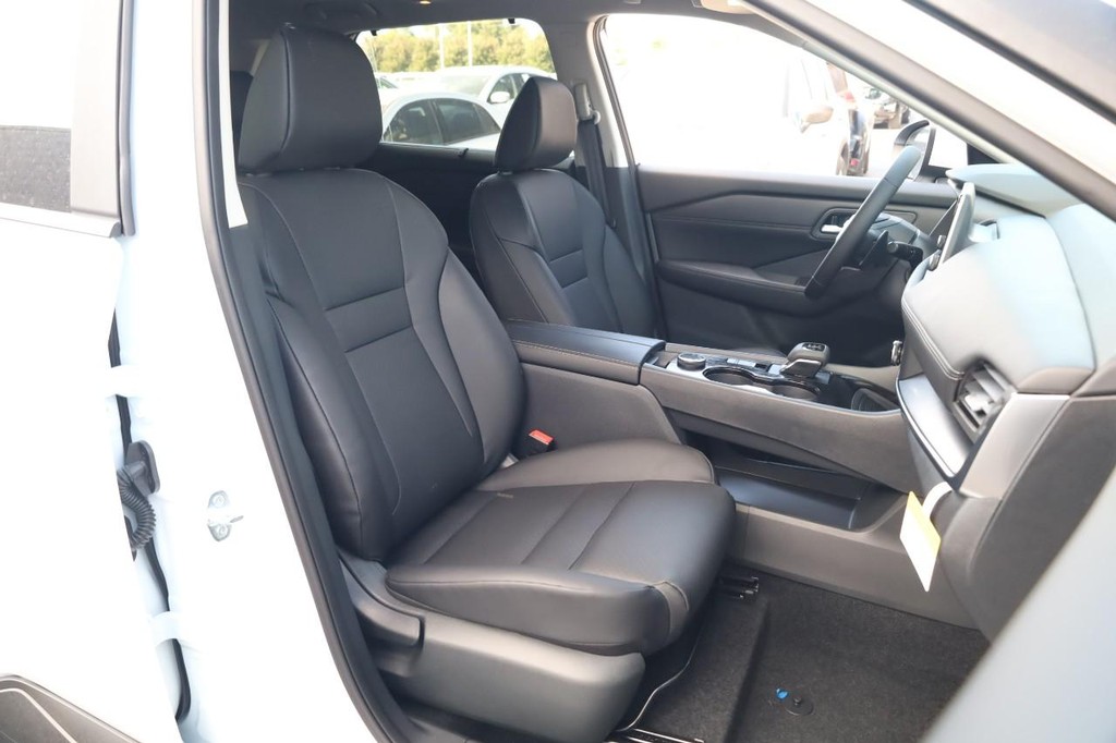 Nissan Rogue Vehicle Image 23