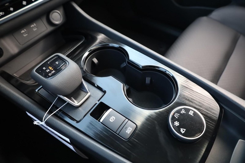 Nissan Rogue Vehicle Full-screen Gallery Image 17