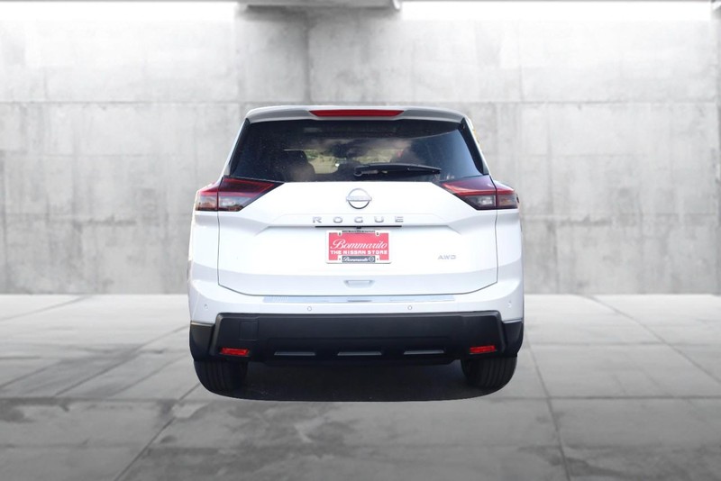 Nissan Rogue Vehicle Image 06