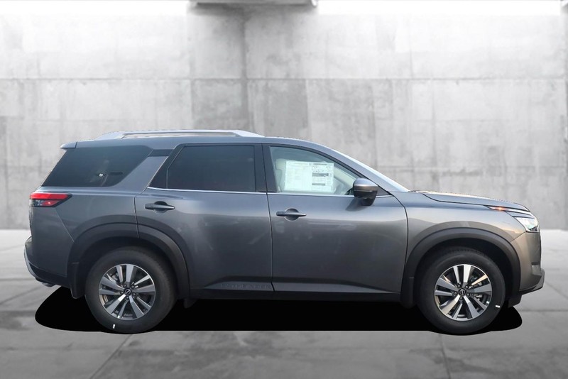 Nissan Pathfinder Vehicle Full-screen Gallery Image 5