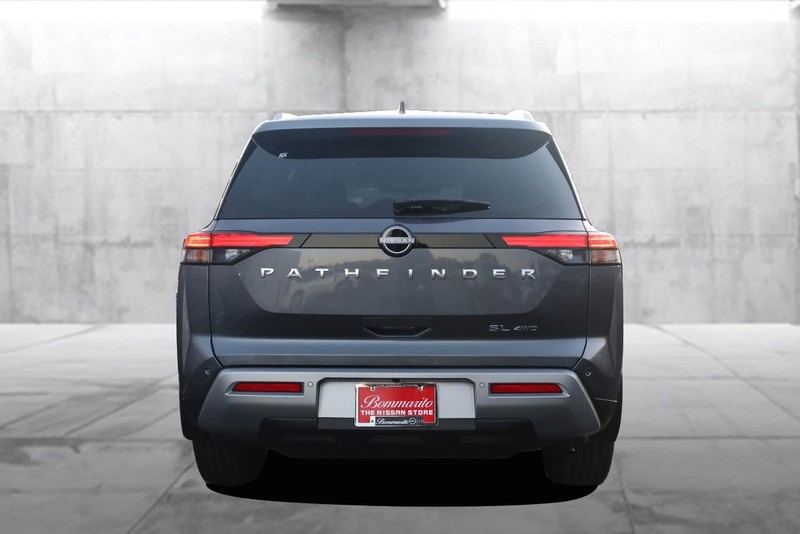 Nissan Pathfinder Vehicle Full-screen Gallery Image 6