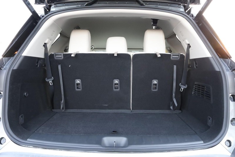 Nissan Pathfinder Vehicle Full-screen Gallery Image 7