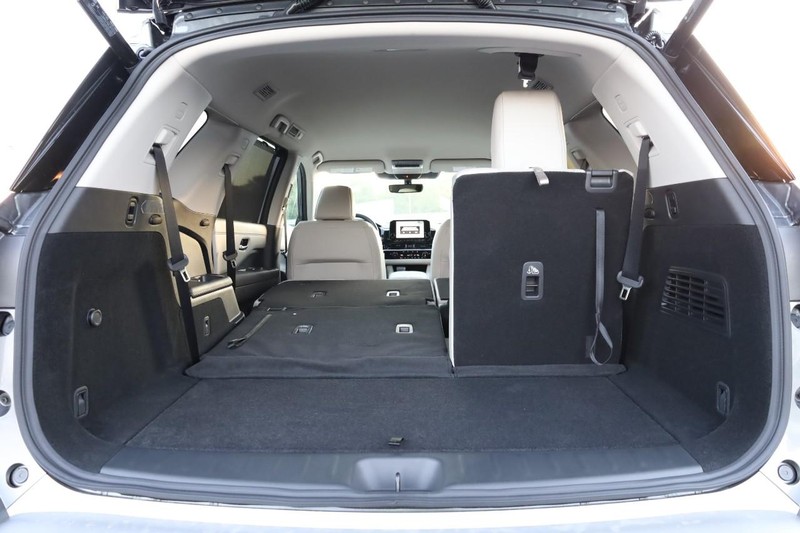 Nissan Pathfinder Vehicle Full-screen Gallery Image 8