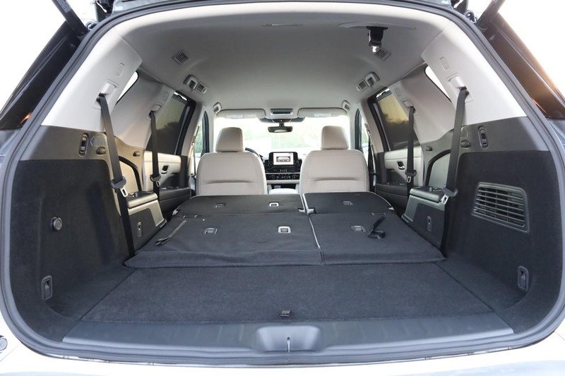 Nissan Pathfinder Vehicle Full-screen Gallery Image 9